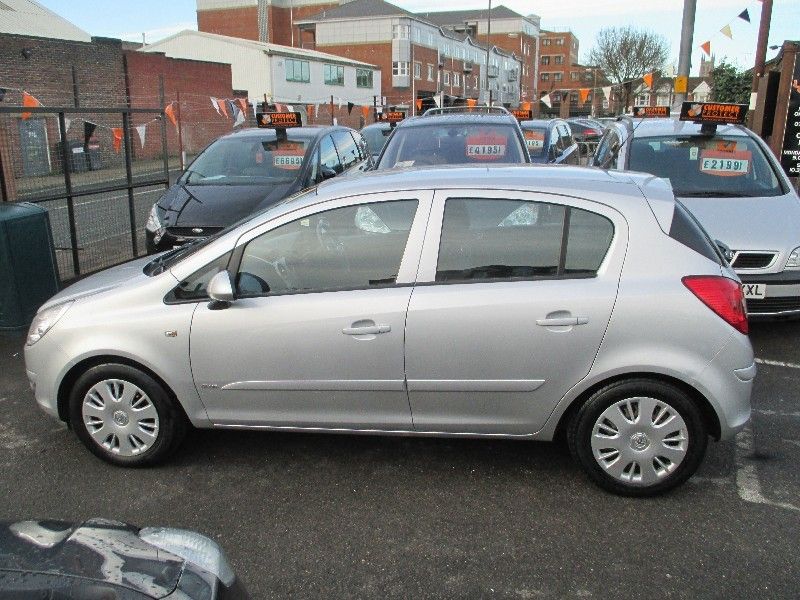 2007 Vauxhall Corsa 1.4i 16v Club 5d image 2
