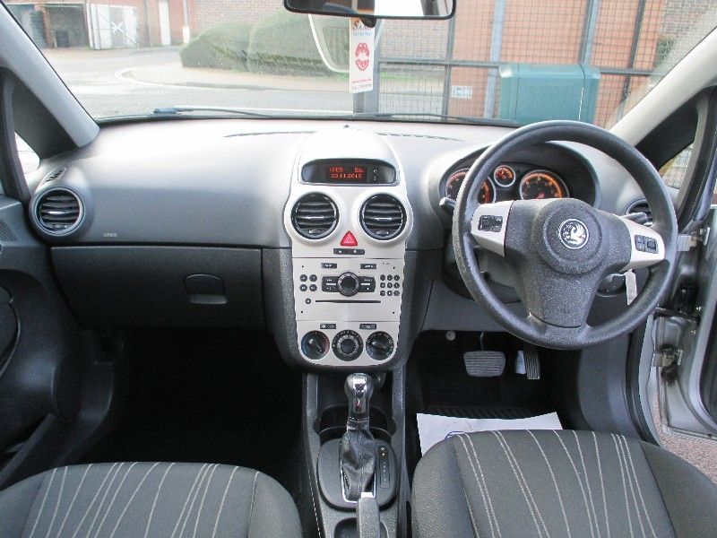 2007 Vauxhall Corsa 1.4i 16v Club 5d image 4
