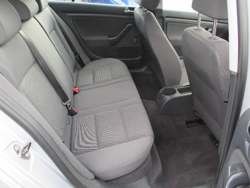 2004 Volkswagen Golf 1.4 S 5d image 5