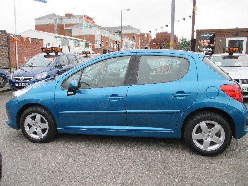 2008 Peugeot 207 1.4 VTi 95 Sport 5d image 2
