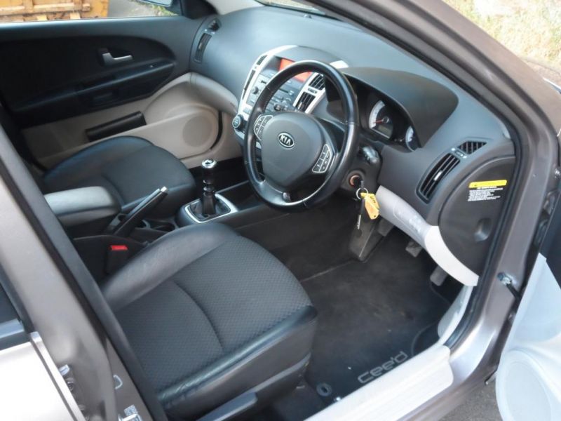 2007 Kia C'eed 2 image 4