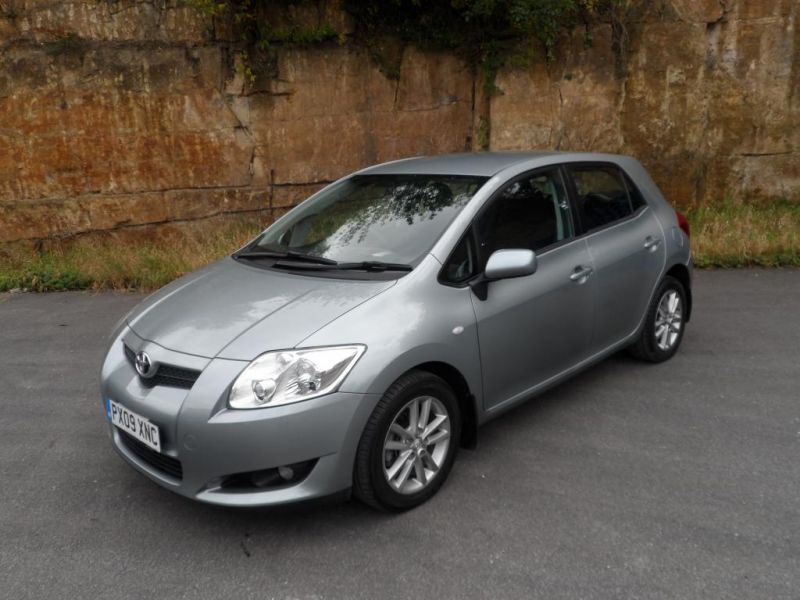 2009 Toyota AURIS image 1