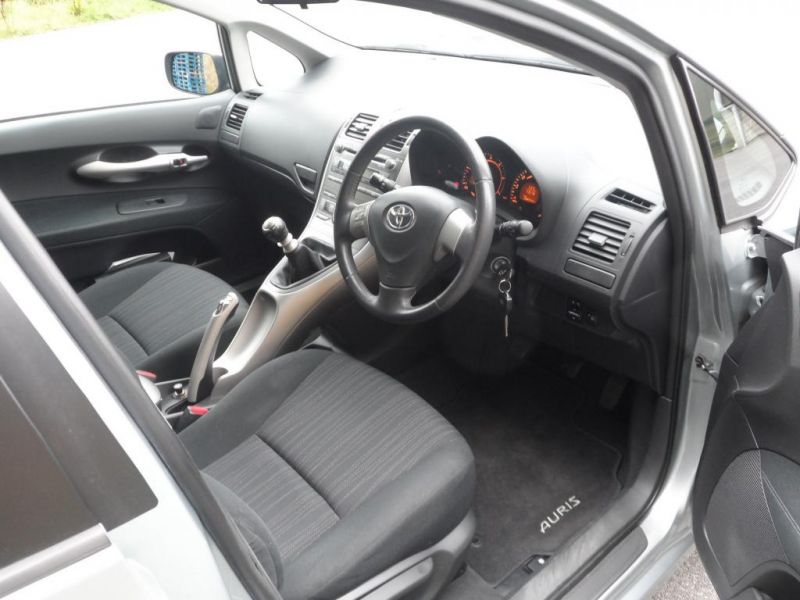 2009 Toyota AURIS image 4