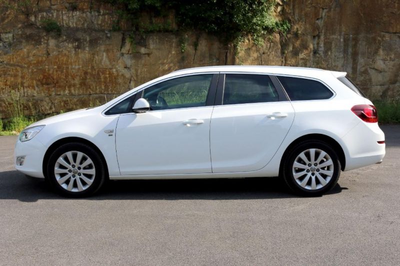 2012 Vauxhall Astra image 2