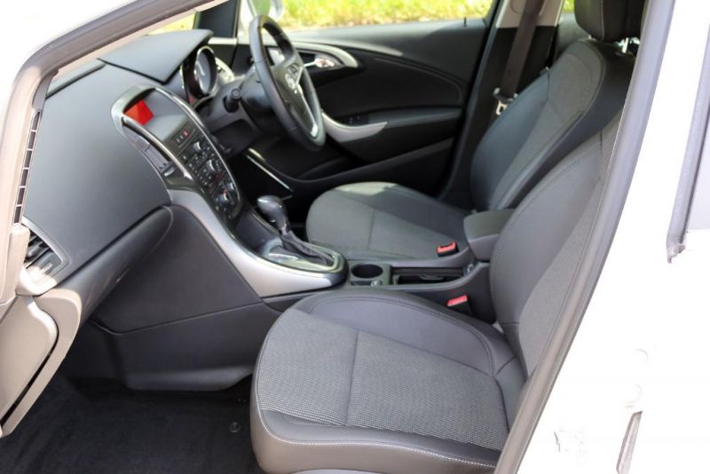 2012 Vauxhall Astra image 4