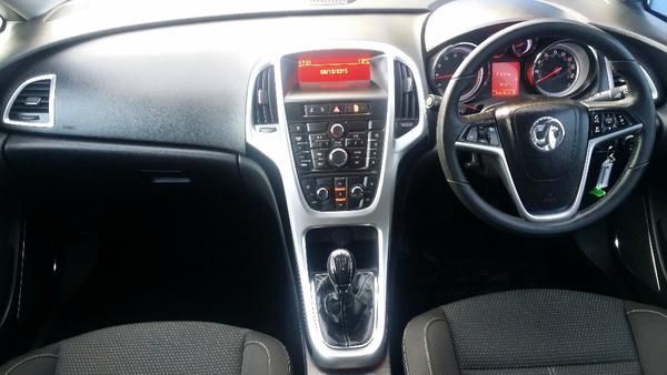 2012 Vauxhall Astra 1.6 i VVT 16v SRi 5dr image 4