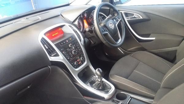2012 Vauxhall Astra 1.6 i VVT 16v SRi 5dr image 5