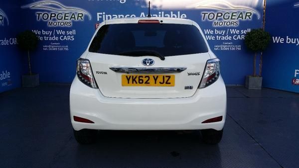 2012 Toyota Yaris 1.5 VVT-i T4 5dr image 3