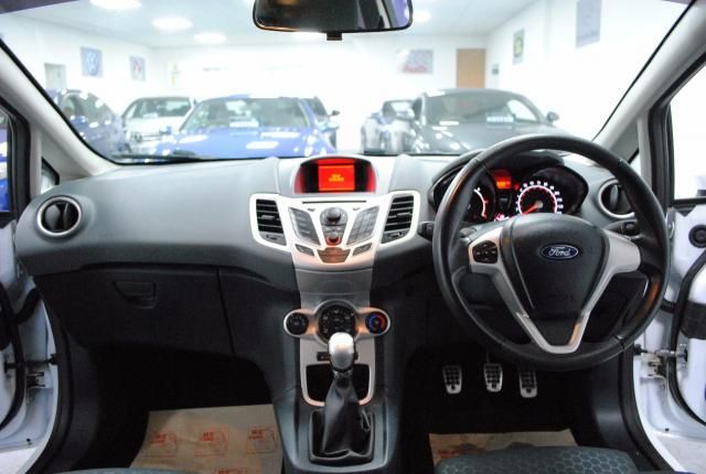 2011 FORD FIESTA 1.6 ZETEC S TDCI 3d image 4
