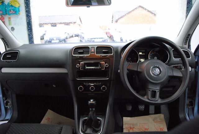 2011 VOLKSWAGEN GOLF 1.6 S TDI 5d image 4
