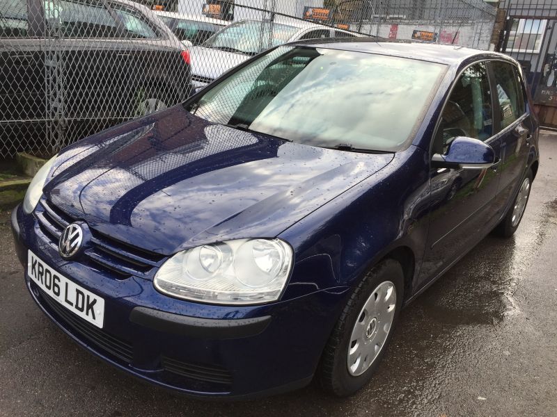 2006 Volkswagen Golf 1.6 FSI S 5dr image 2