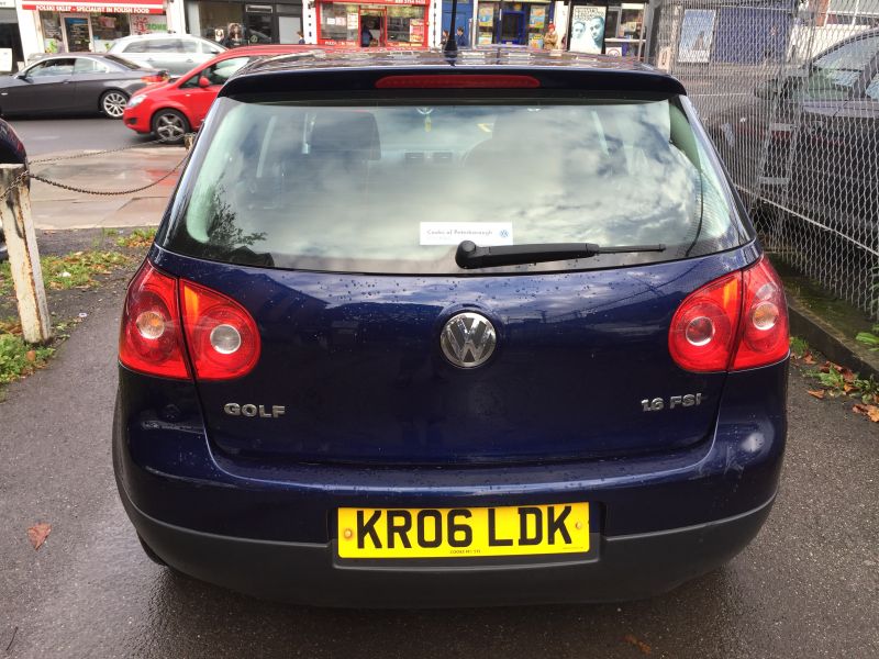 2006 Volkswagen Golf 1.6 FSI S 5dr image 3