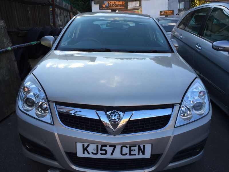 2007 Vauxhall Vectra 1.8 i VVT Exclusiv 5dr image 1