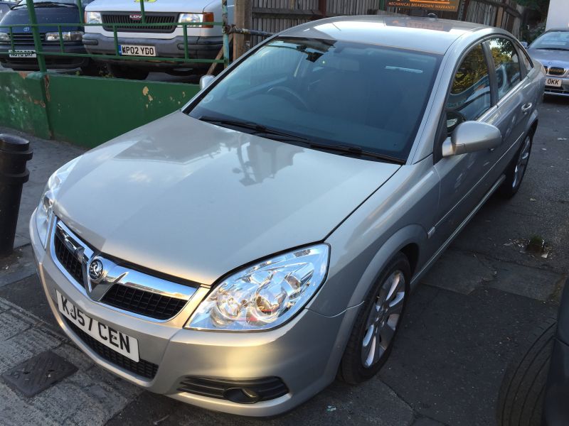 2007 Vauxhall Vectra 1.8 i VVT Exclusiv 5dr image 2