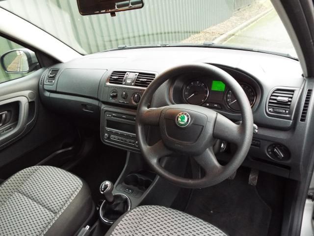 2011 SKODA FABIA 1.2 SE PLUS 12V 5d image 4
