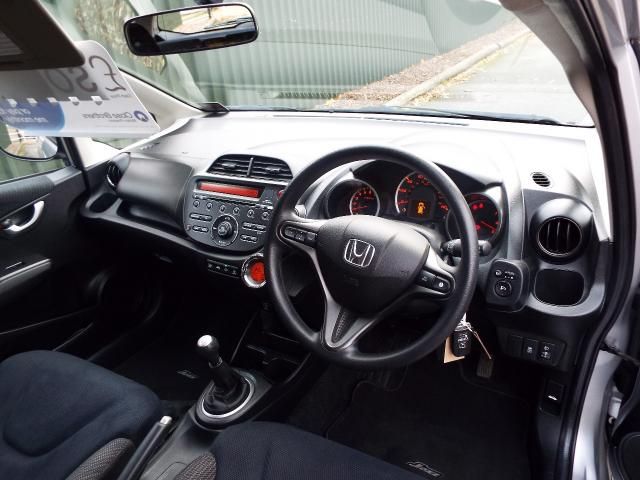 2012 HONDA JAZZ 1.3 I-VTEC ES 5d image 4