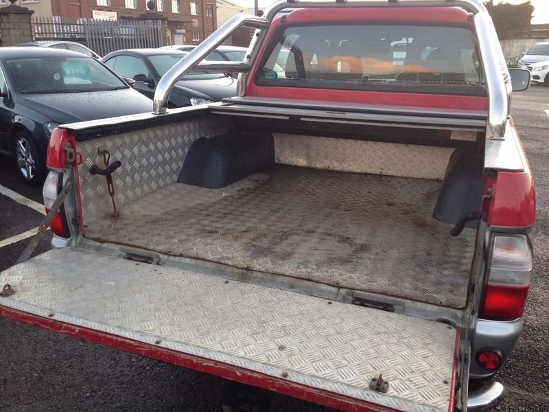 Mitsubishi L200 4life LWB DCB 4WD image 4