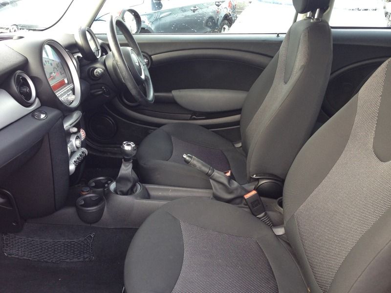 2008 MINI Hatch ONE image 4