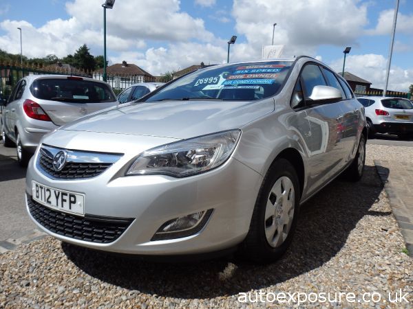 2012 Vauxhall Astra 1.7 CDTi 16V ecoFLEX ES image 2