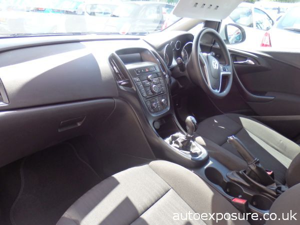 2012 Vauxhall Astra 1.7 CDTi 16V ecoFLEX ES image 4