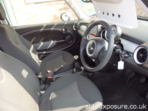 2010 MINI Hatchback 1.6 Cooper D image 4