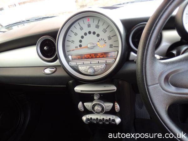 2010 MINI Hatchback 1.6 Cooper D image 5