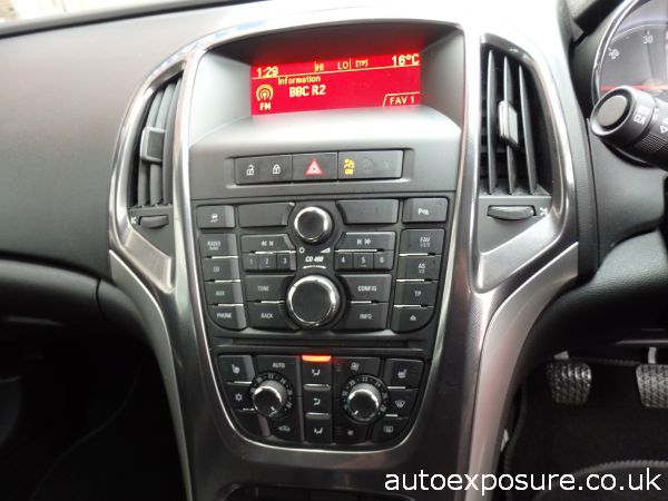 2011 Vauxhall Astra 2.0 CDTi image 5