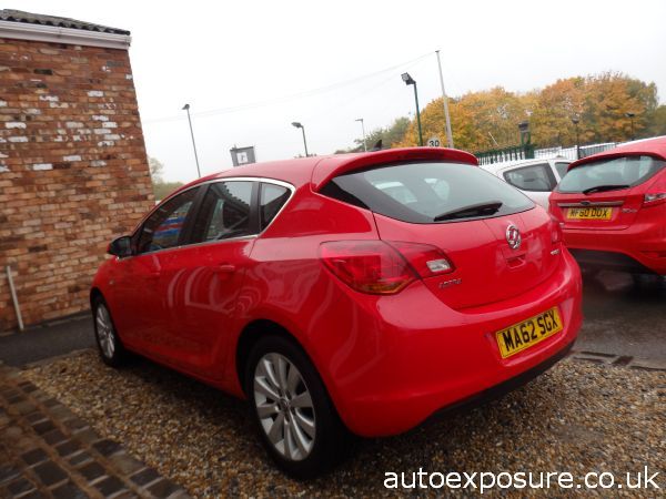 2012 Vauxhall Astra 1.7 CDTi ecoFLEX image 3