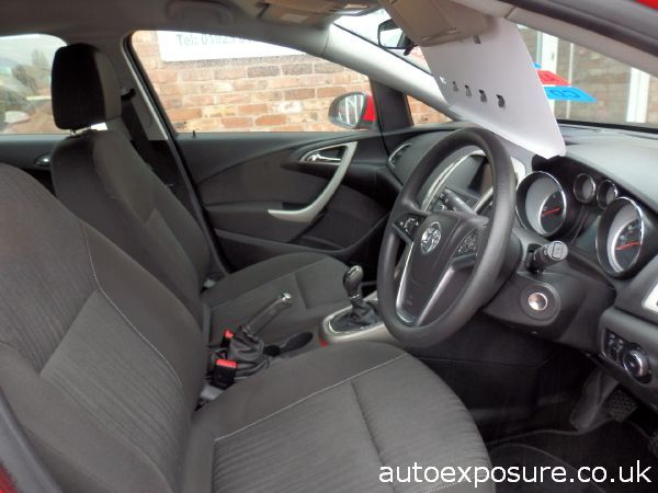 2012 Vauxhall Astra 1.7 CDTi ecoFLEX image 4