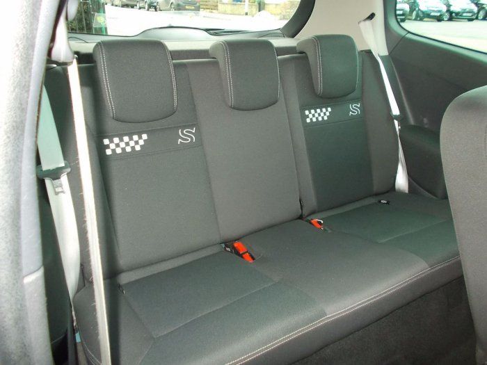 2010 Renault Clio 1.2 16V S 3dr image 5