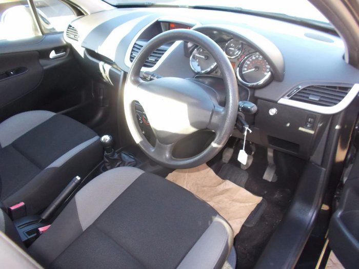 2008 Peugeot 207 1.4 S 5dr image 4