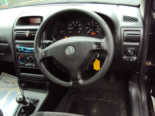 2002 VAUXHALL ASTRA 1.6 CLUB 16V 5d image 4
