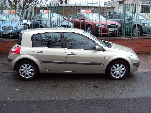 2007 RENAULT MEGANE 1.6 DYNAMIQUE VVT 5d image 2