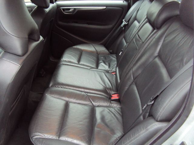 2005 VOLVO V70 2.4 SE 5d image 5