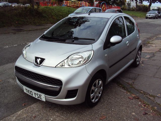 2010 PEUGEOT 107 1.0 URBAN 5d image 1