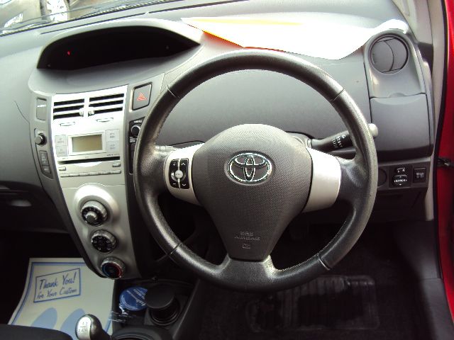 2008 TOYOTA YARIS 1.3 TR VVTI 5d image 4