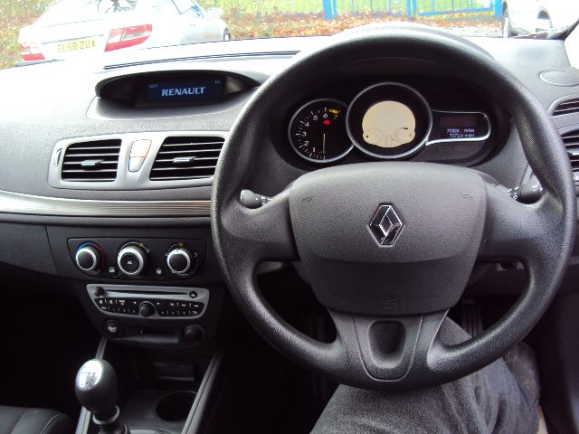 2010 RENAULT MEGANE 1.6 I-MUSIC VVT 2d image 4