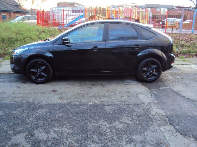 2010 FORD FOCUS 1.6 ZETEC TDCI 5d image 2