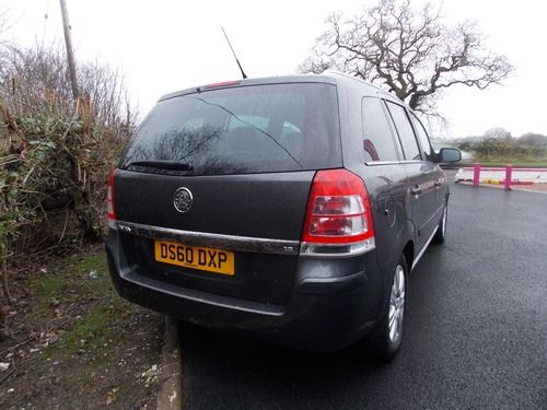 2010 Vauxhall Zafira Design image 2