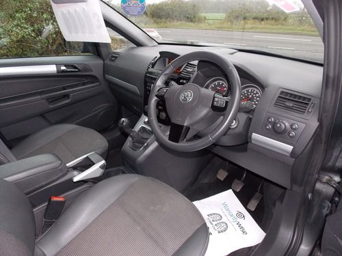 2010 Vauxhall Zafira Design image 4