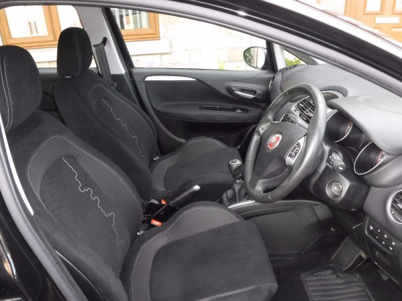 2013 FIAT PUNTO EASY 1.2 5d image 4