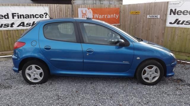 2005 PEUGEOT 206 1.4 SPORT S 5d image 2