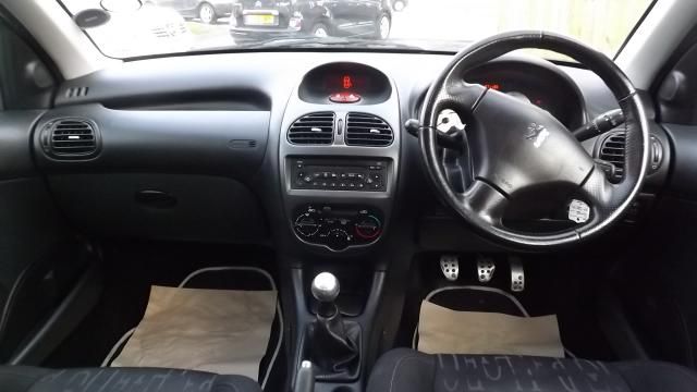 2005 PEUGEOT 206 1.4 SPORT S 5d image 5