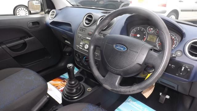 2006 FORD FIESTA 1.2 STYLE 16V 3d image 4