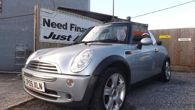 2005 MINI CONVERTIBLE 1.6 COOPER 2d image 1