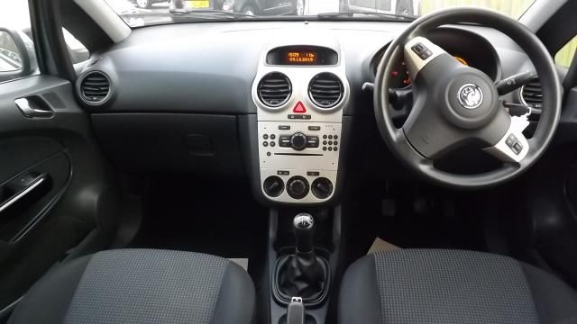 2010 VAUXHALL CORSA 1.2 CDTI ECOFLEX 5d image 4