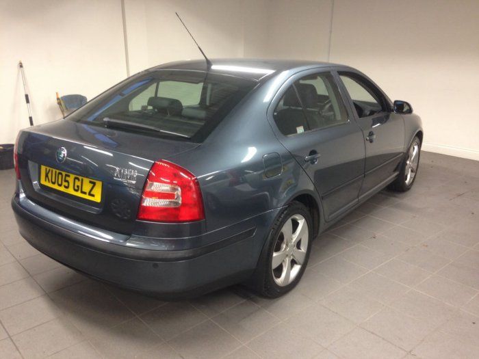 2005 Skoda Octavia 2.0 TDI PD Elegance 5dr image 3