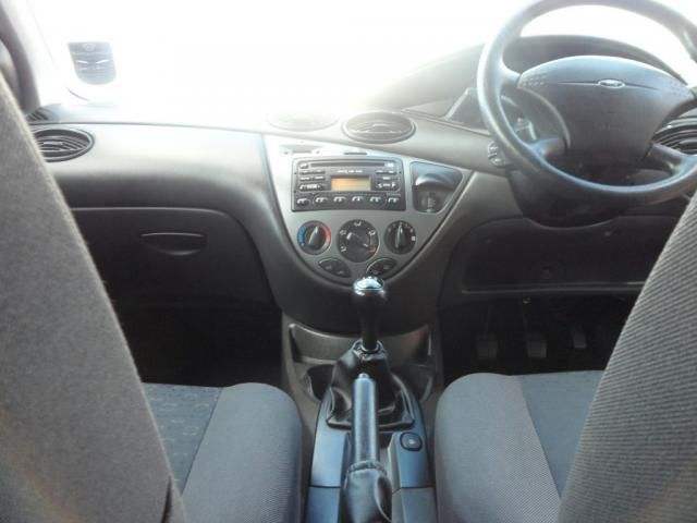 2002 FORD FOCUS 1.8 LX 5d image 4