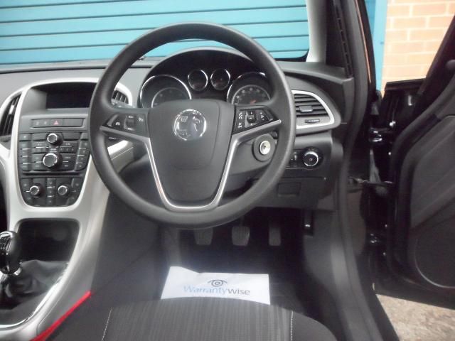 2011 VAUXHALL ASTRA 1.7 EXCITE CDTI 5d image 4