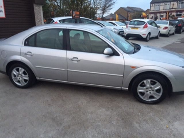 2001 FORD MONDEO 2.0 GHIA 16V 5d image 2